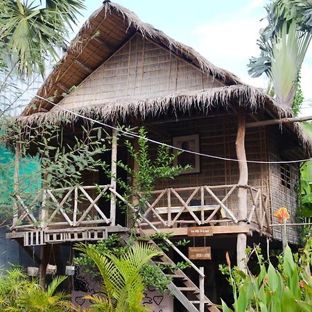 About Sarin Homestay Battambang Eksteriør bilde