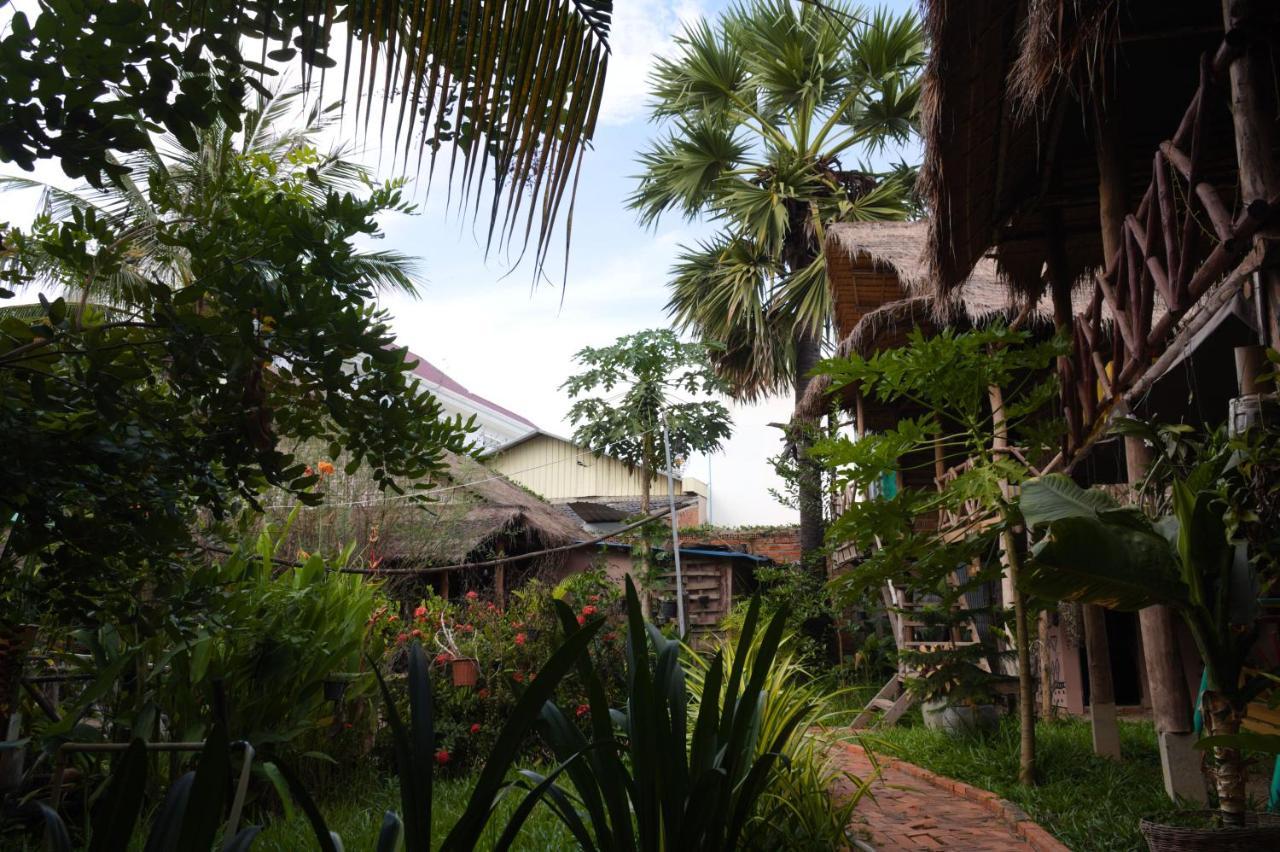 About Sarin Homestay Battambang Eksteriør bilde